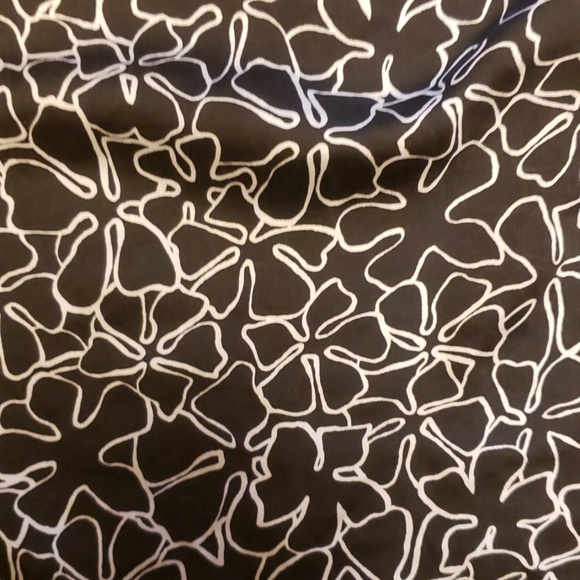 Coldwater Creek plus B/W floral outline tank 1X - Picture 3 of 4